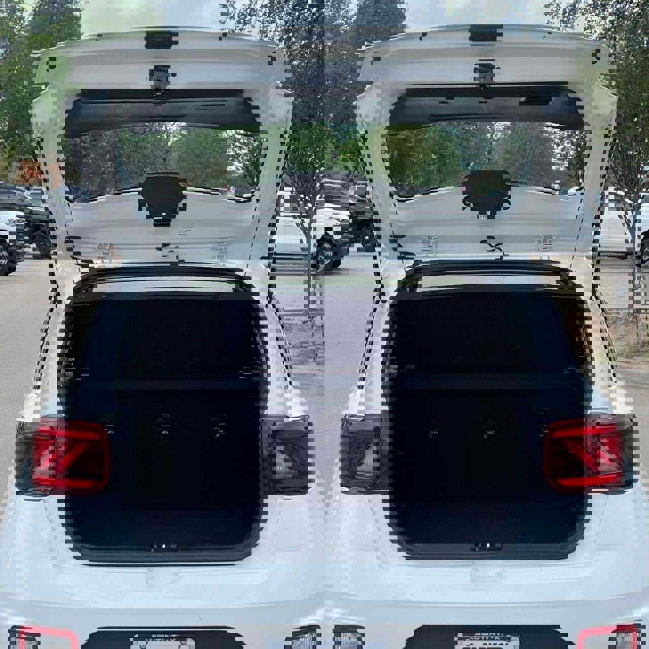 Used 2025 Hyundai Venue SEL FWD image 25