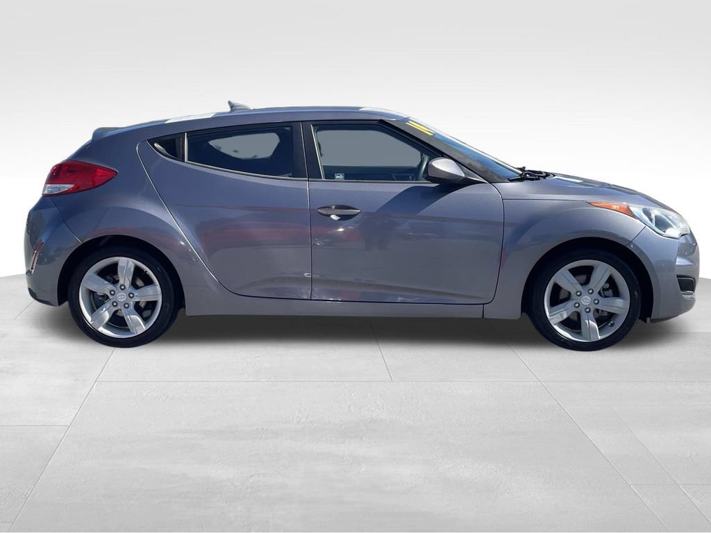Used 2014 Hyundai Veloster image 2