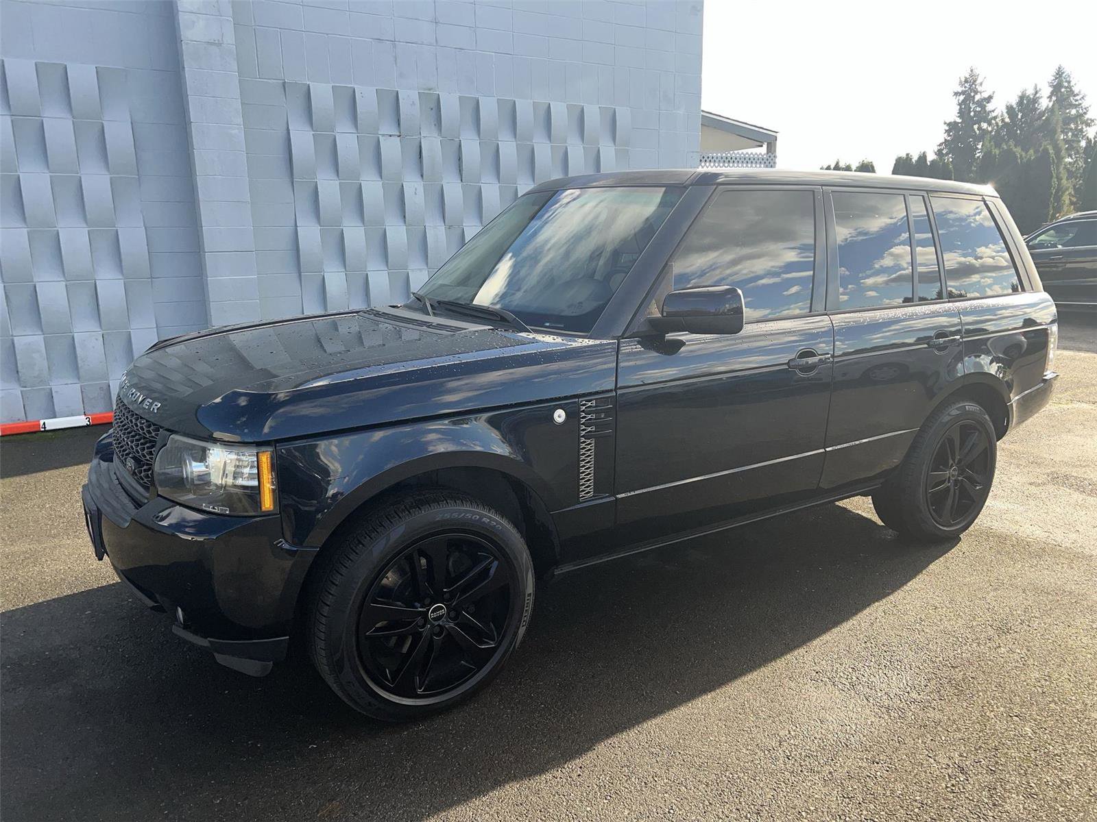 Used 2012 Land Rover Range Rover HSE image 1