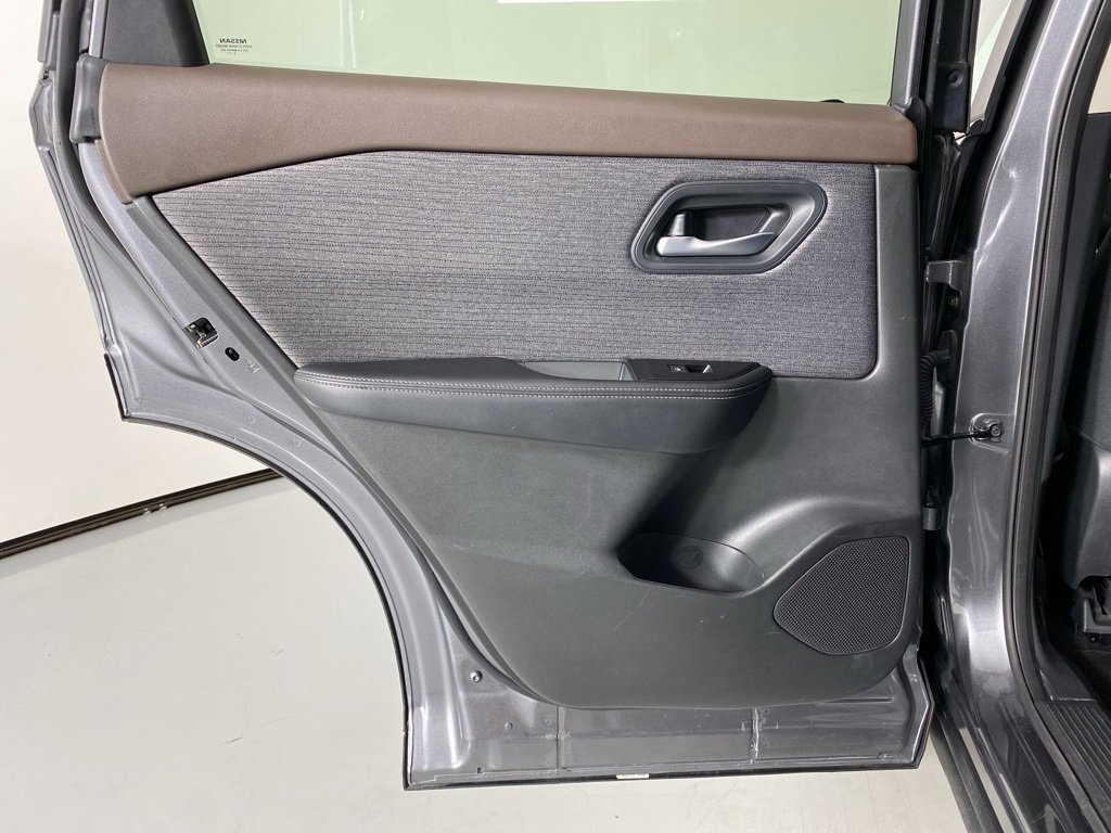 Used 2023 Nissan Rogue S image 30
