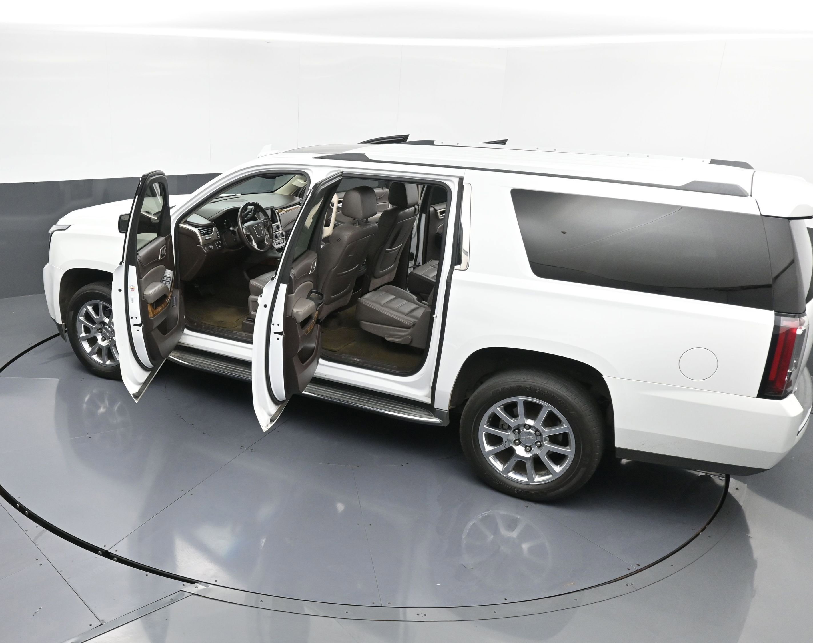 Used 2016 GMC Yukon XL Denali w/ Open Road Package image 39