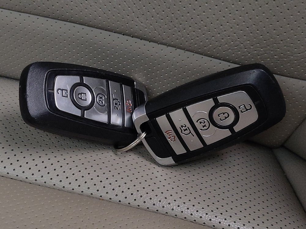 Used 2019 Ford Explorer Limited w/ Ford Safe & Smart Package FWD image 32