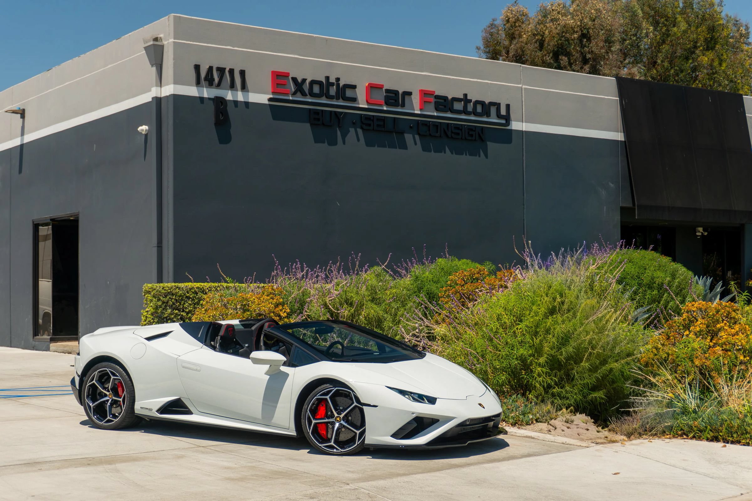 Used 2023 Lamborghini Huracan EVO RWD image 1