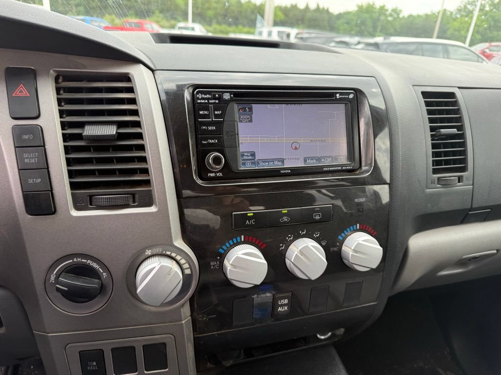 Used 2013 Toyota Tundra 4x4 CrewMax w/ SR5 Pkg image 9