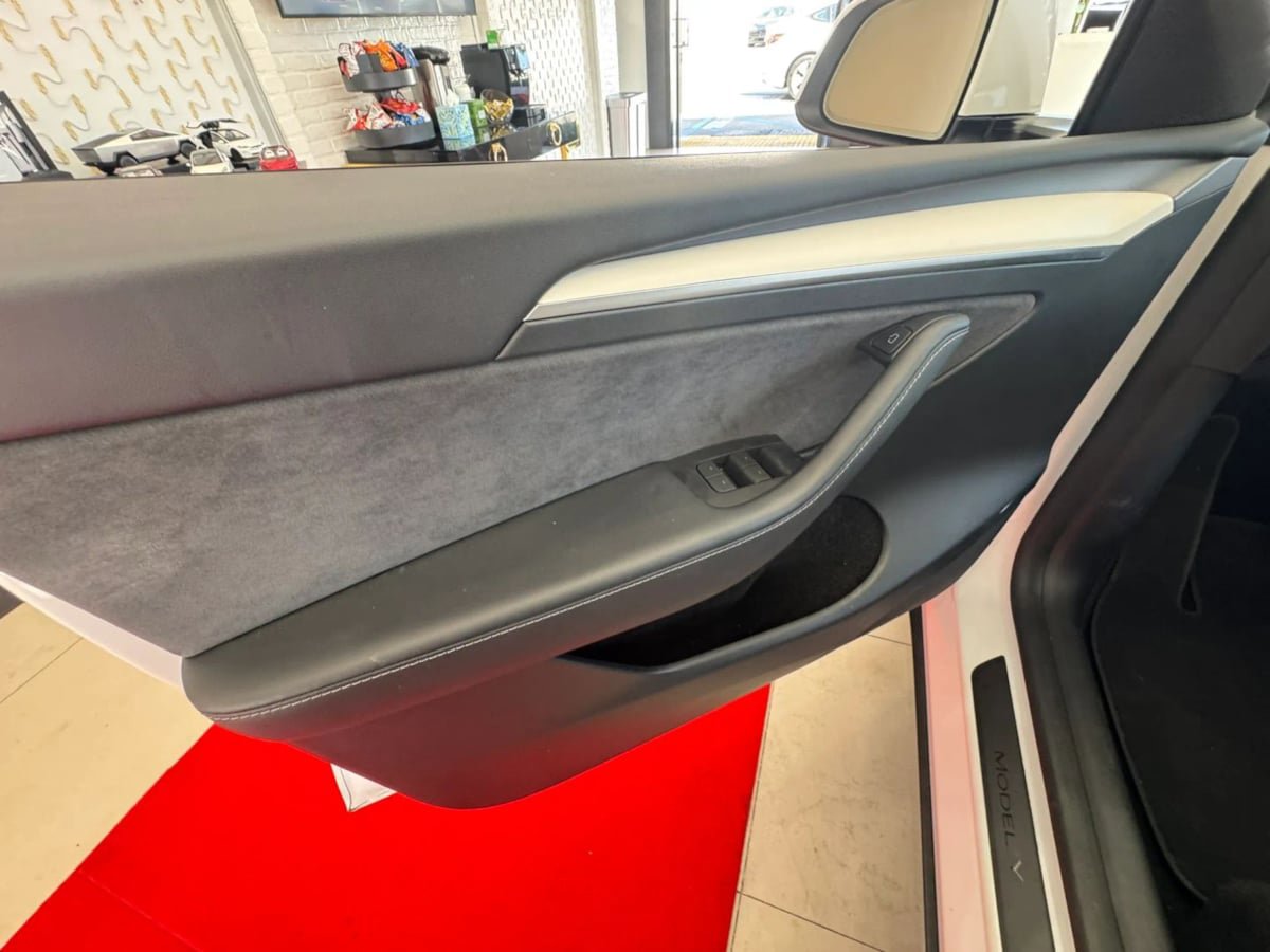 Used 2024 Tesla Model Y Long Range AWD/4WD image 24