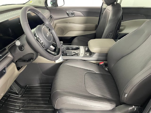 New 2026 Kia Carnival EX FWD image 2