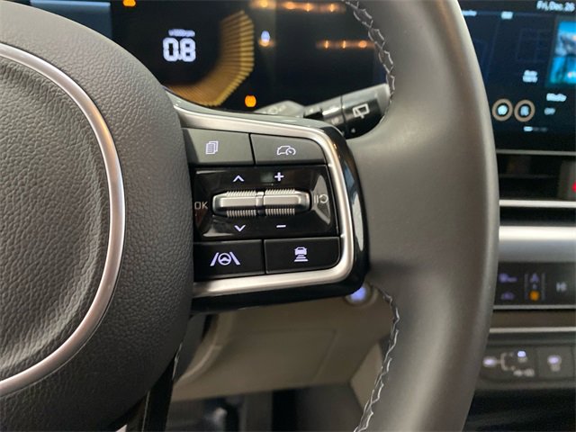 Used 2025 Kia Carnival image 20