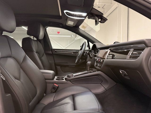 Certified 2026 Porsche Macan AWD/4WD image 22