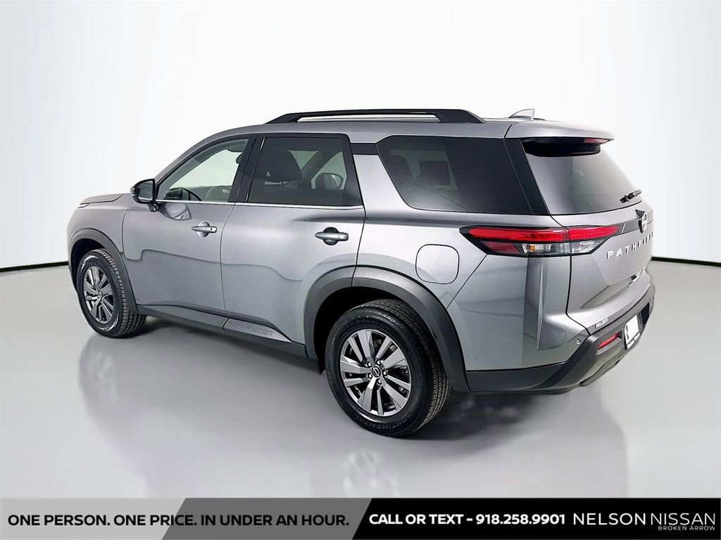 Certified 2025 Nissan Pathfinder SV image 7