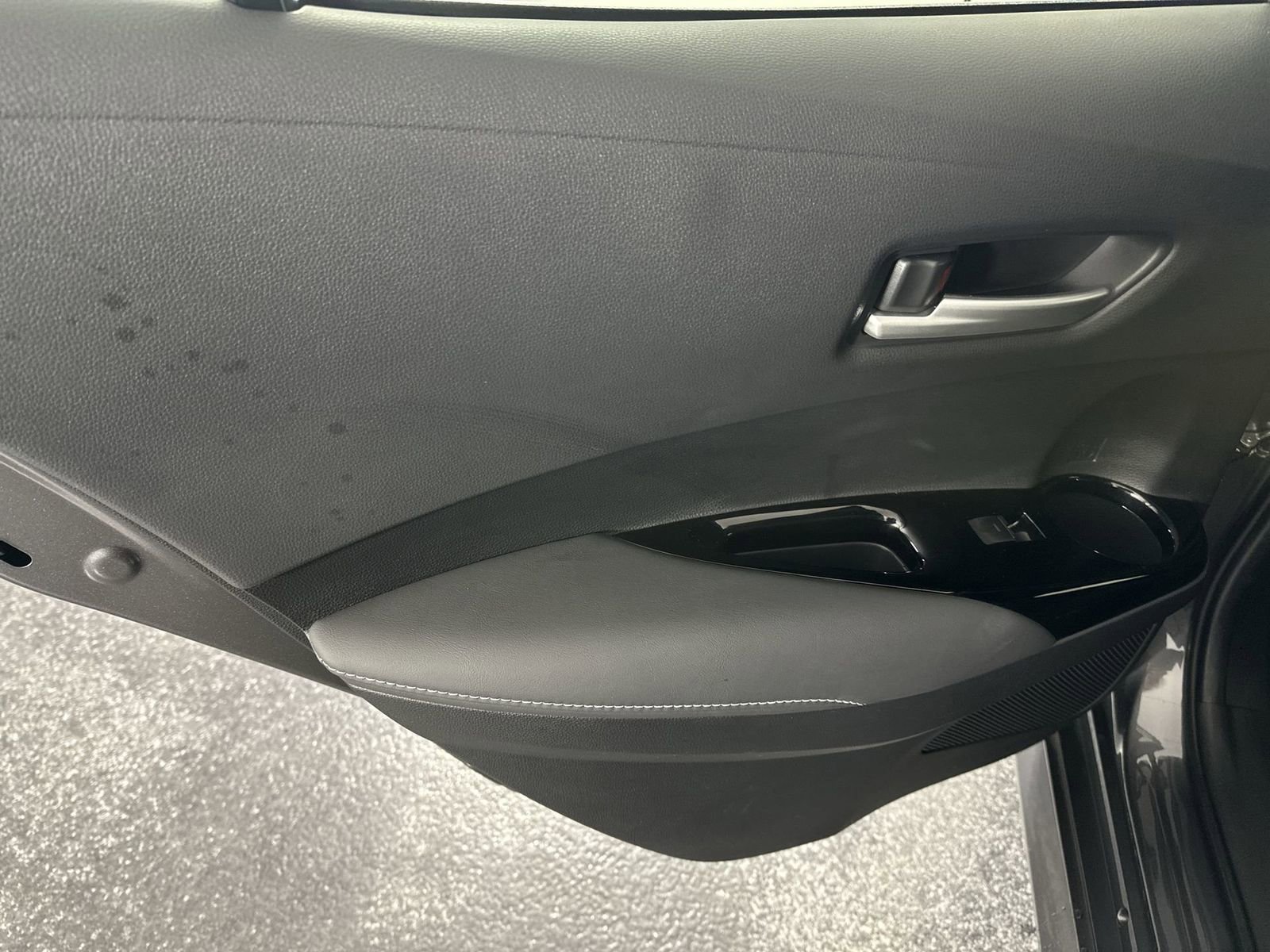 Used 2022 Toyota Corolla SE w/ SE Preferred Package image 30