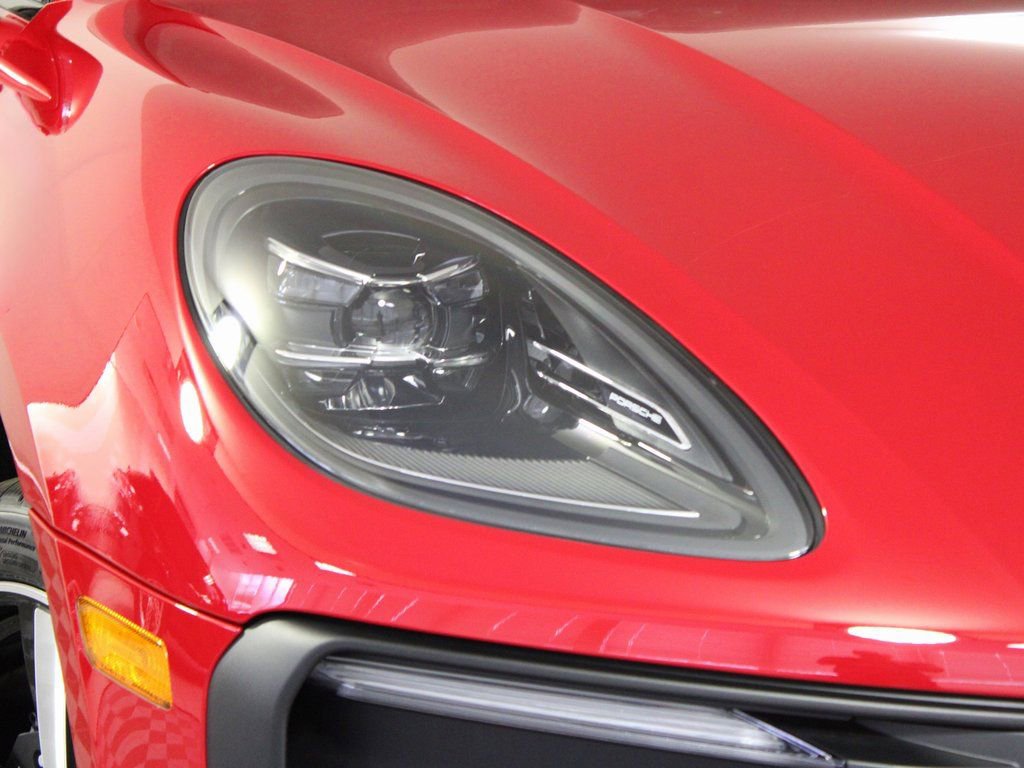 Certified 2025 Porsche Macan image 11