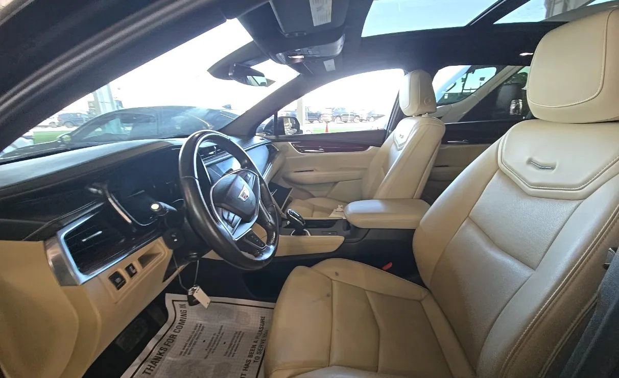 Used 2018 Cadillac XT5 Luxury w/ Driver Awareness Package FWD image 7