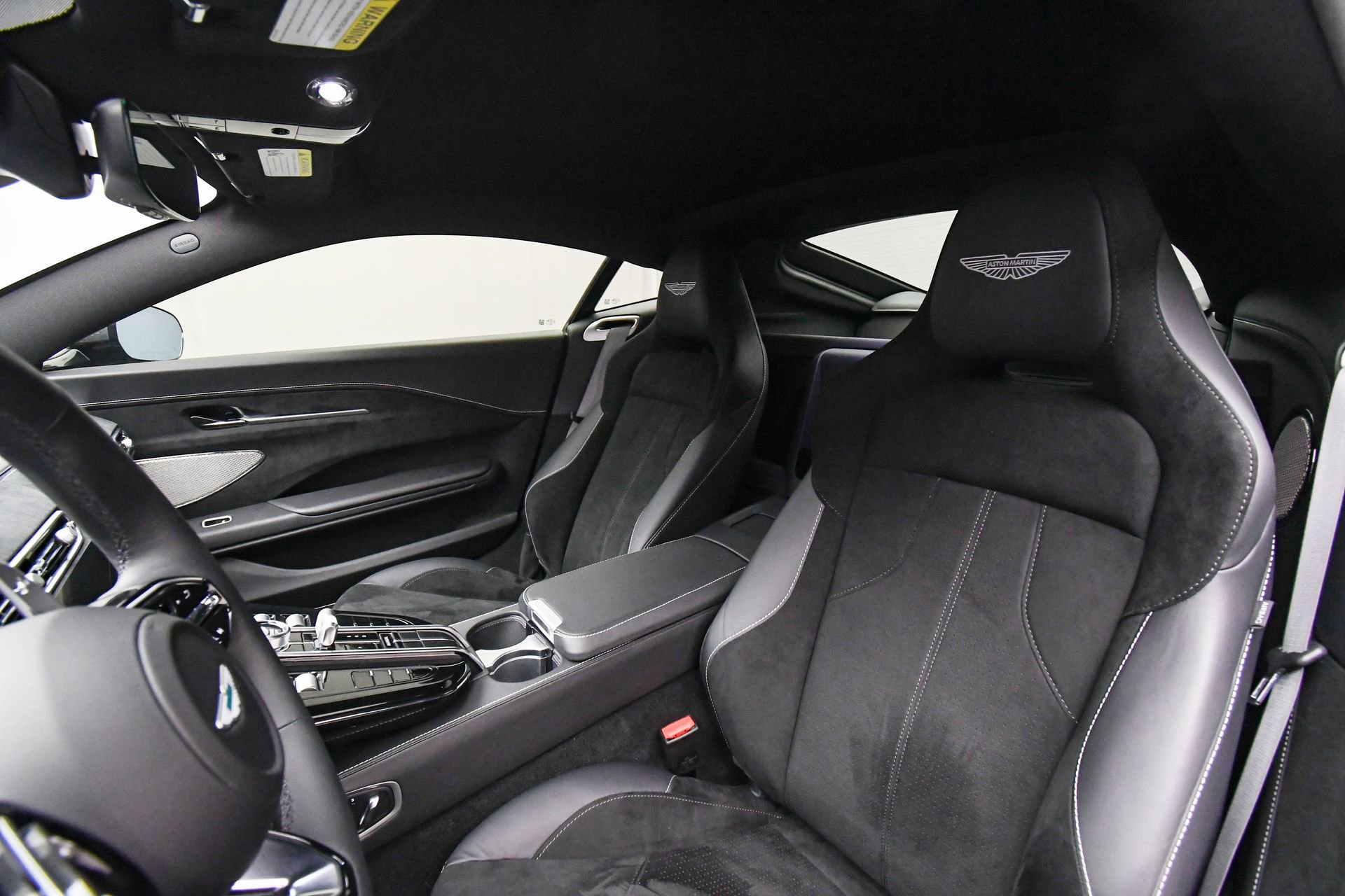 Used 2025 Aston Martin V8 Vantage Coupe image 47