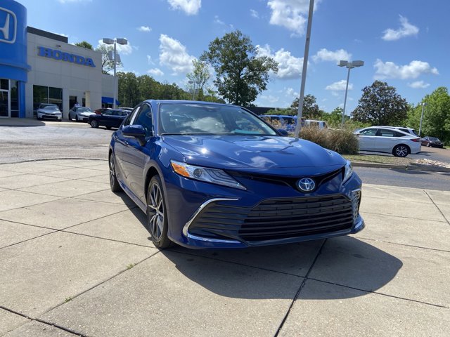 Used 2024 Toyota Camry XLE image 2