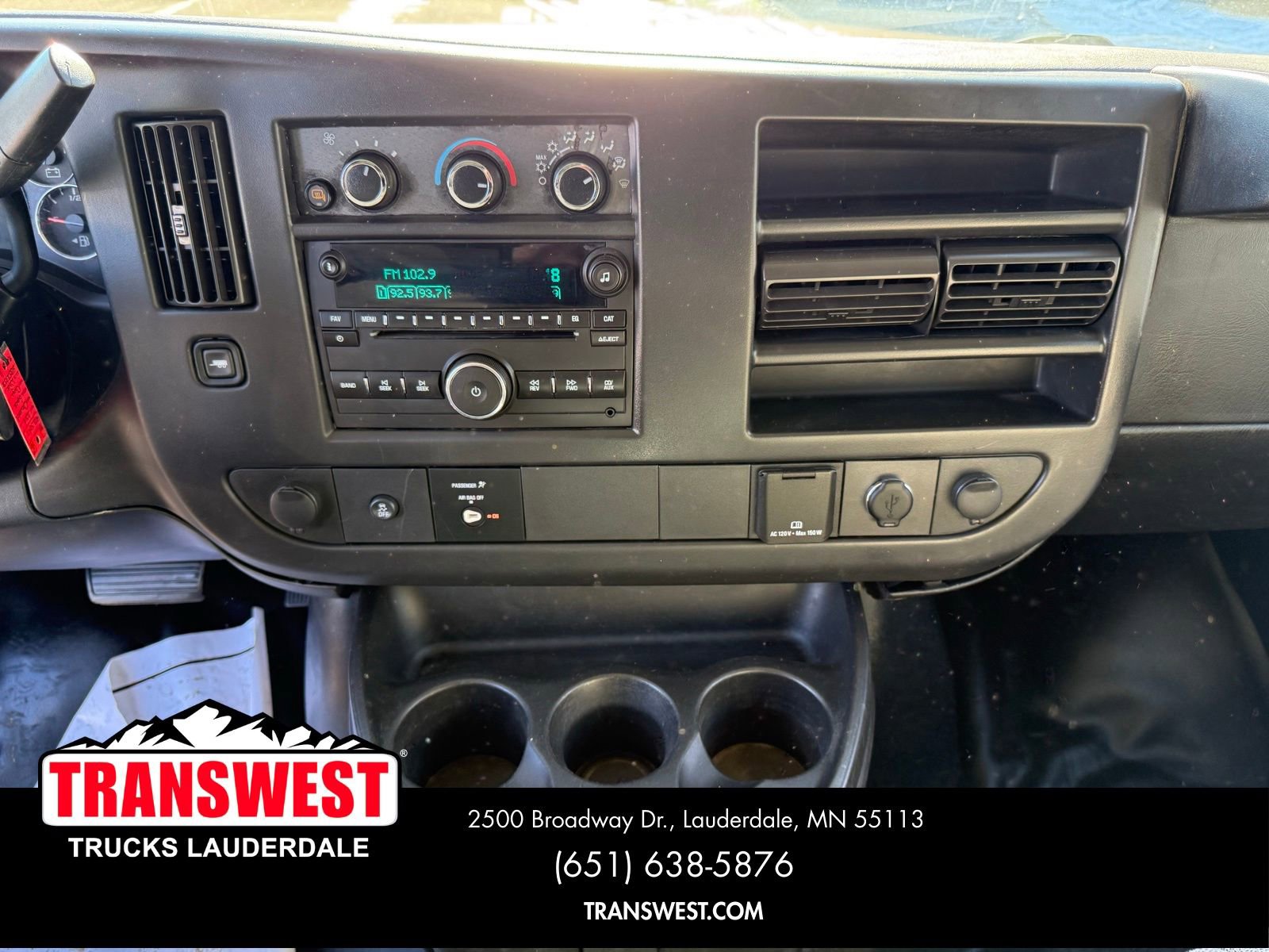 Used 2017 Chevrolet Express 3500 RWD image 9
