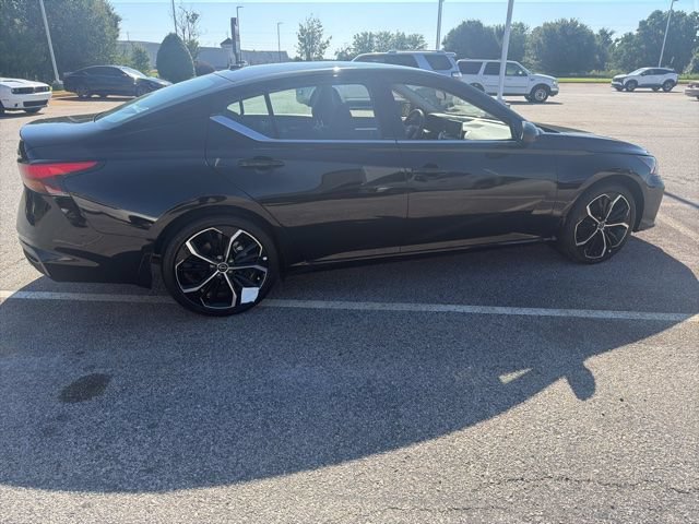 Used 2025 Nissan Altima 2.5 SR FWD image 12