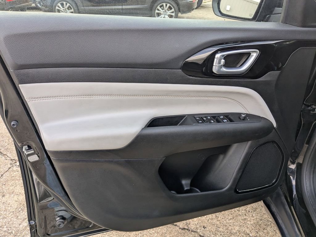 Used 2025 Jeep Compass Limited image 13