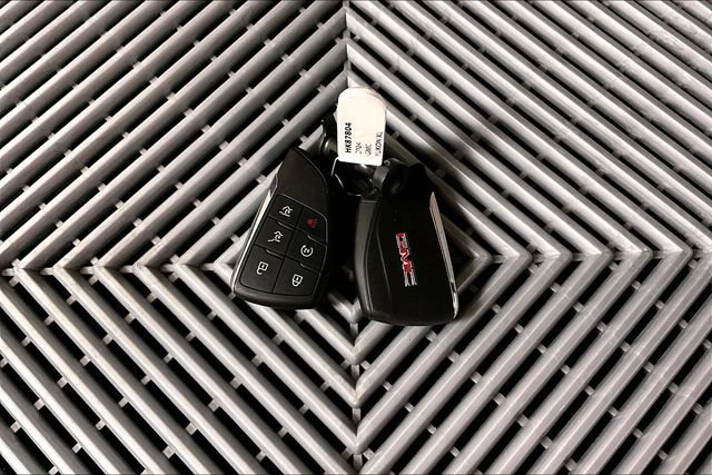 Used 2024 GMC Yukon XL Denali AWD/4WD image 11