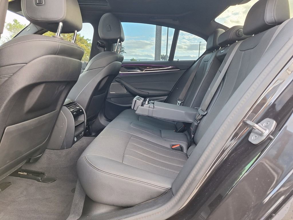 Used 2023 BMW 530i w/ Premium Package image 10