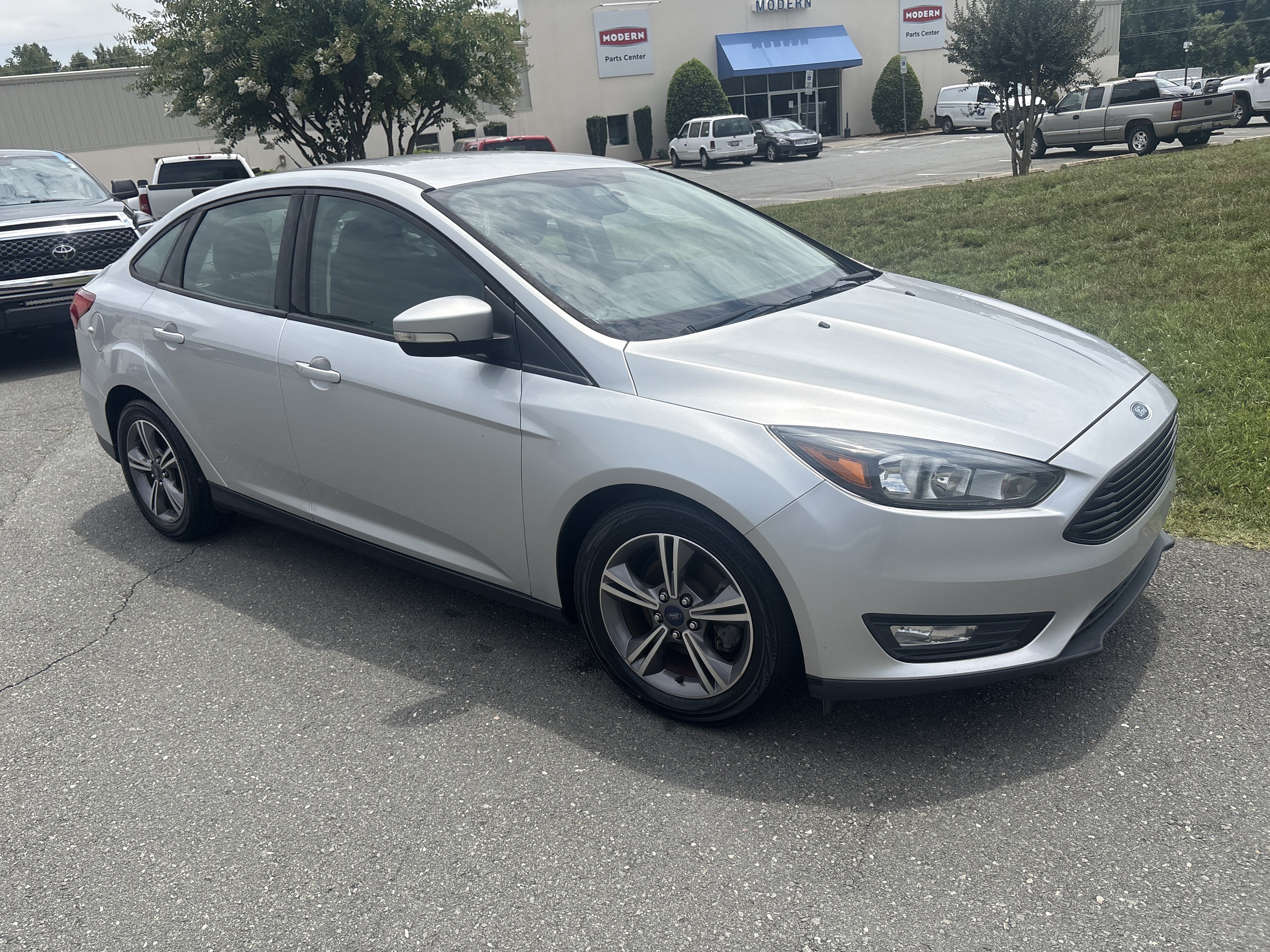 Used 2017 Ford Focus SE FWD image 8