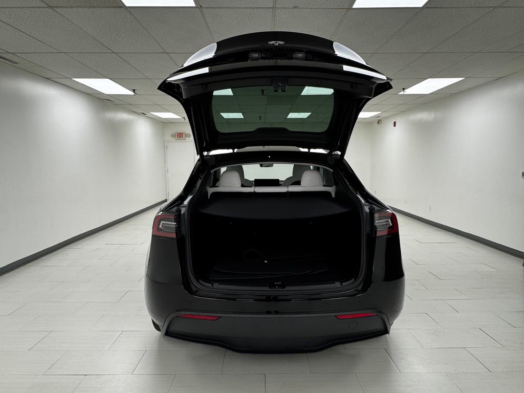 Used 2024 Tesla Model Y Long Range image 39