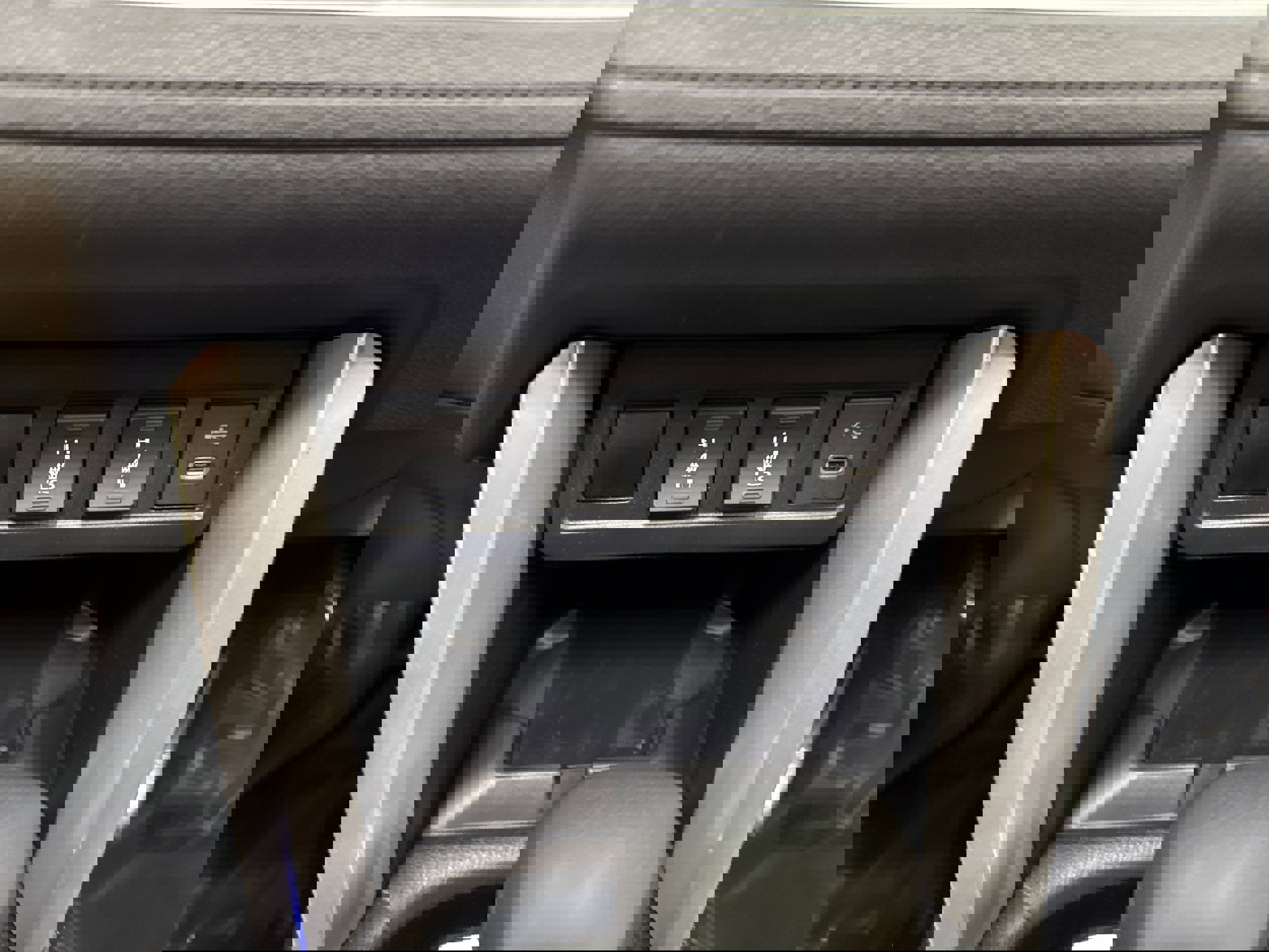 Used 2024 Toyota Corolla Cross XLE w/ Convenience Package image 34