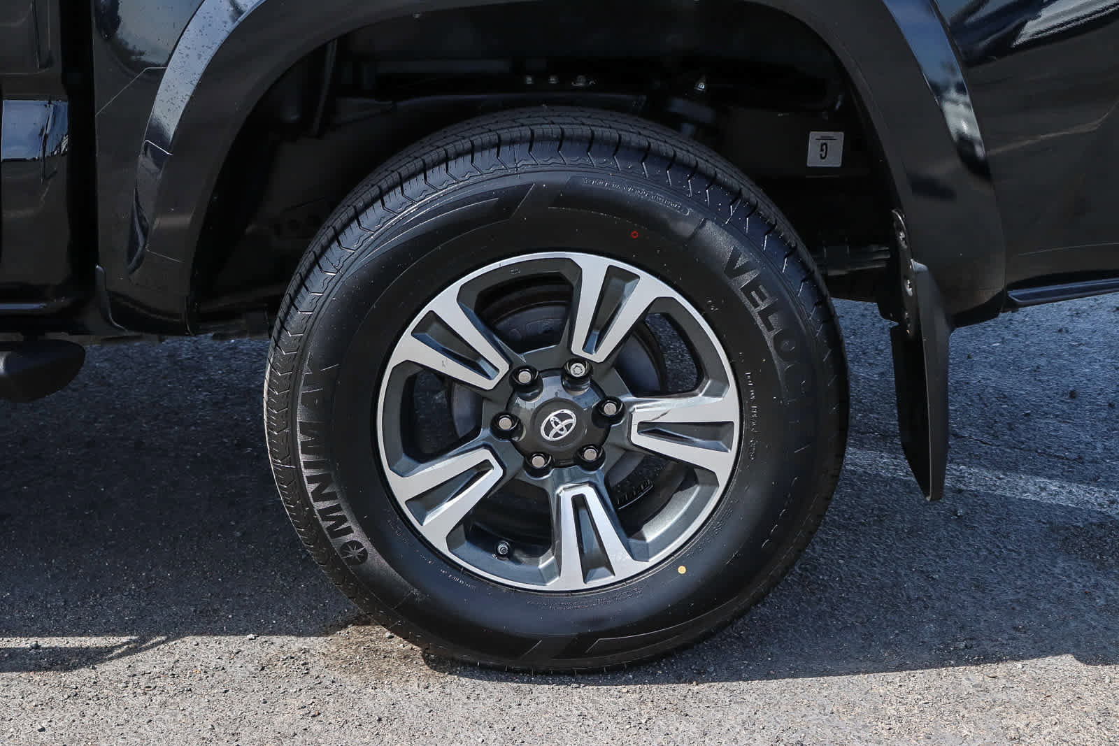 Used 2018 Toyota Tacoma TRD Sport w/ Technology Package image 11