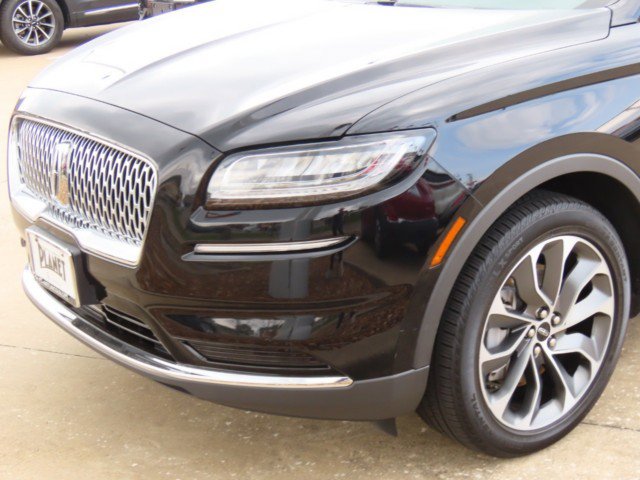 Used 2023 Lincoln Nautilus Reserve image 3