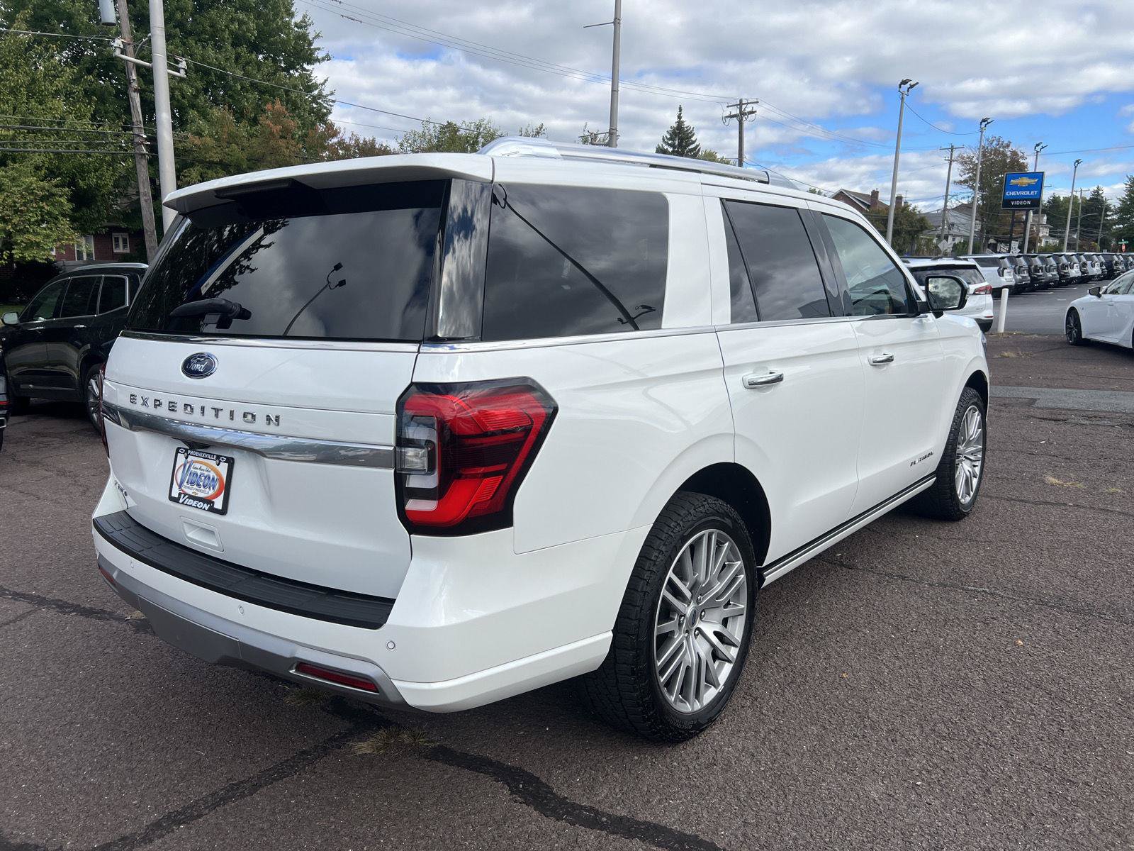 Used 2022 Ford Expedition Platinum AWD/4WD image 7
