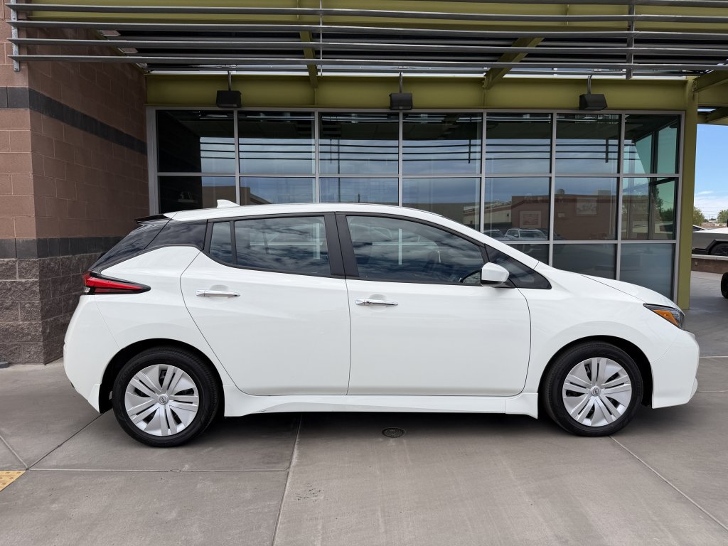 Used 2025 Nissan Leaf S FWD image 9