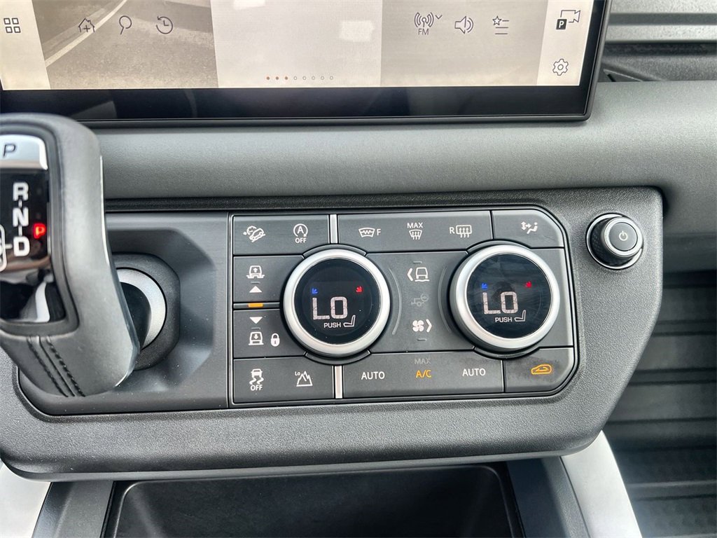 Used 2025 Land Rover Defender 110 S image 26