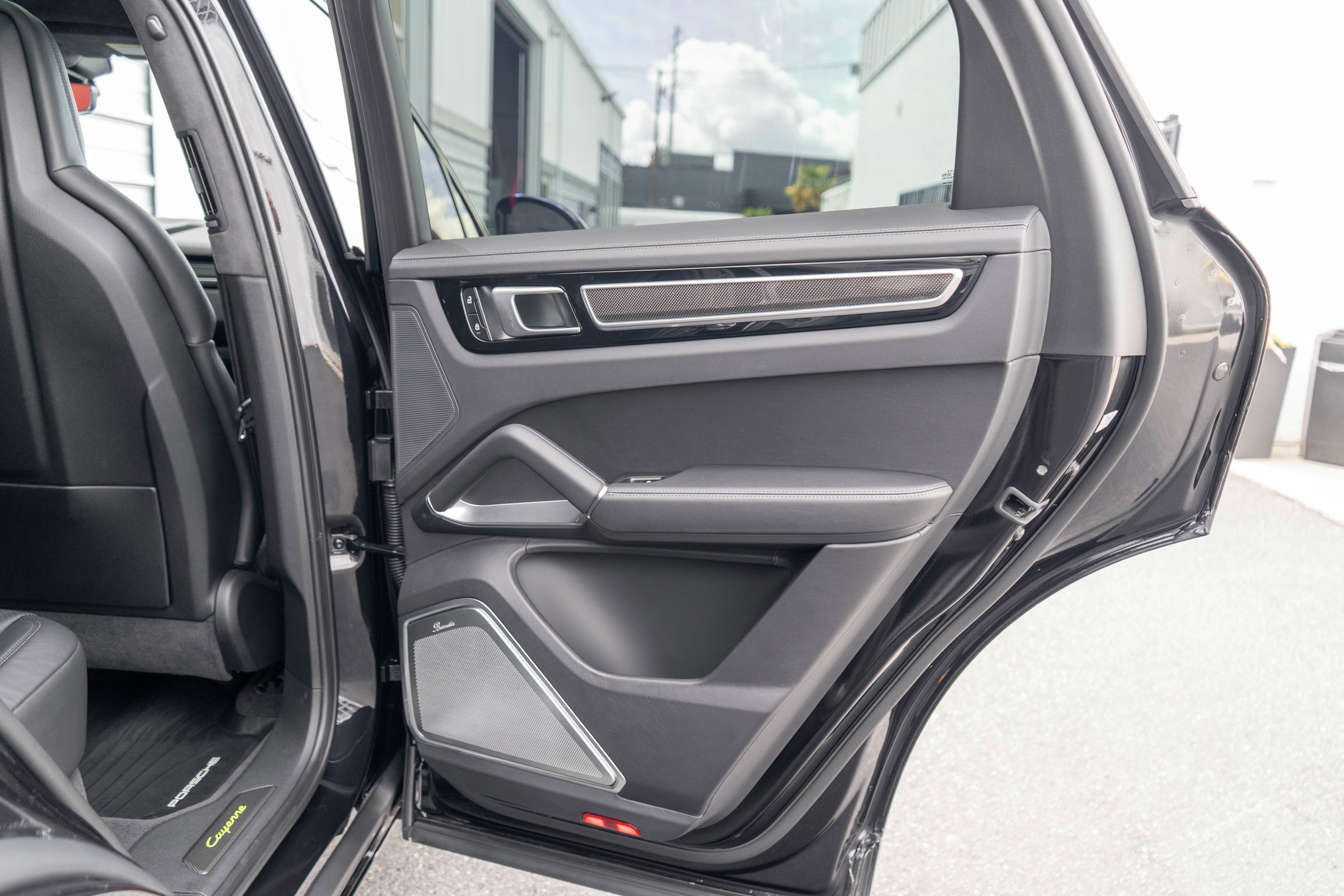 Used 2022 Porsche Cayenne Turbo S AWD/4WD image 30