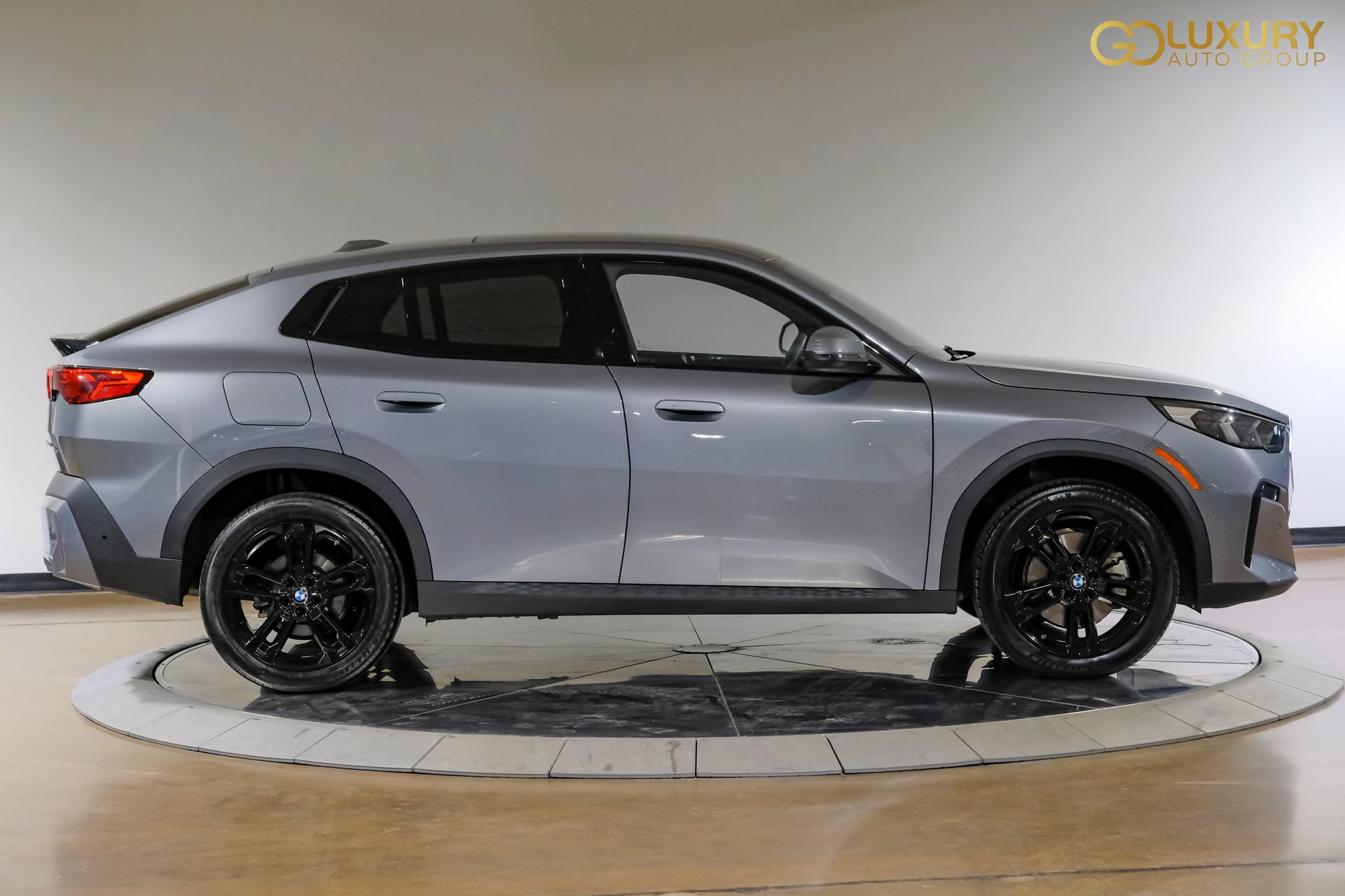Used 2025 BMW X2 xDrive28i AWD/4WD image 9
