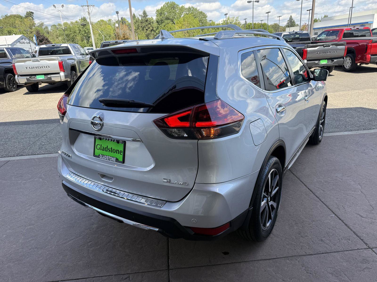 Used 2020 Nissan Rogue SL w/ Premium Package AWD/4WD image 6