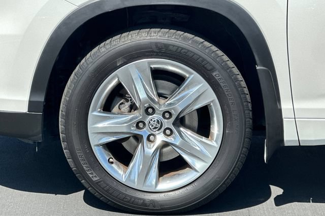 Used 2016 Toyota Highlander Limited AWD/4WD image 32