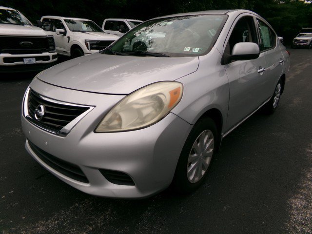 Used 2014 Nissan Versa SV FWD image 4