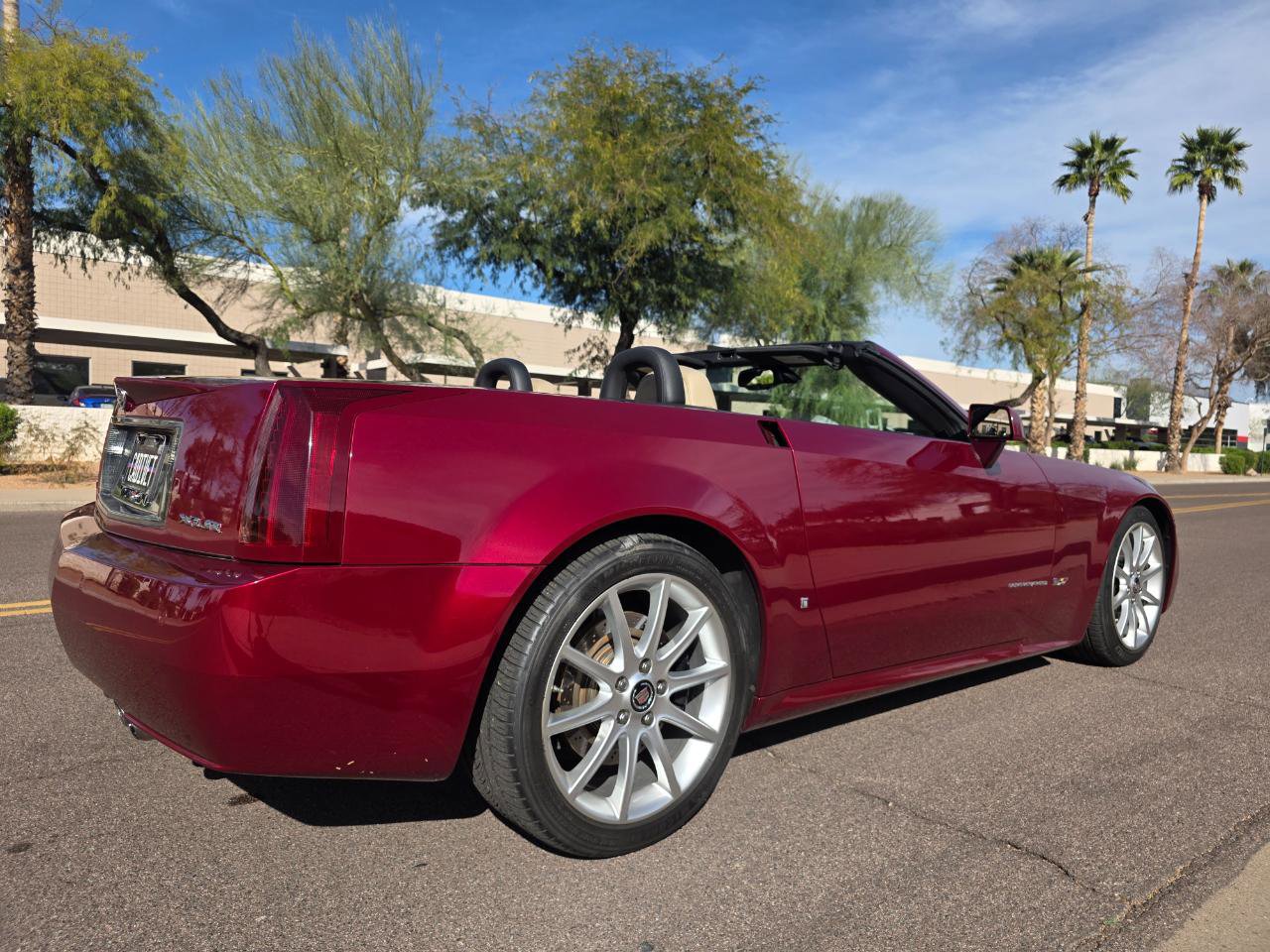 Used 2007 Cadillac XLR V image 24