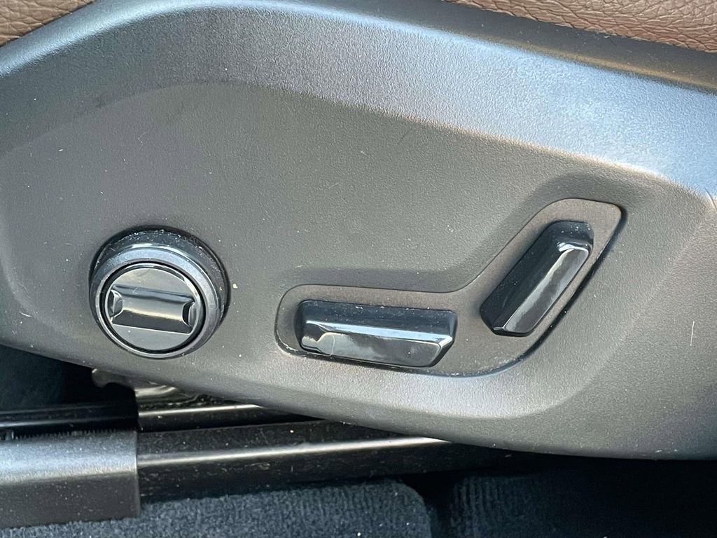 Used 2023 Volvo XC60 B5 Plus w/ Climate Package image 7