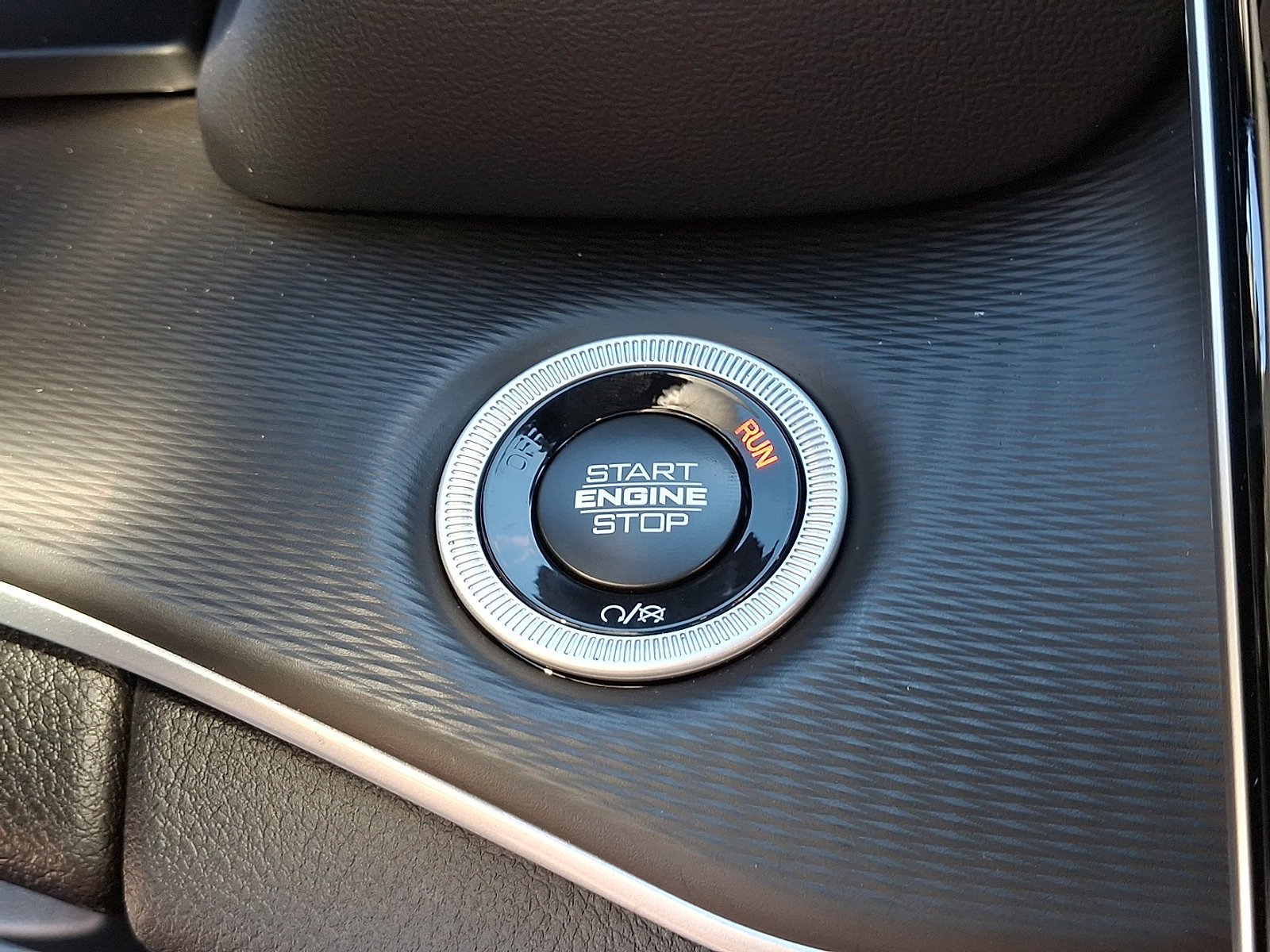 Used 2025 Jeep Grand Cherokee L Altitude image 24
