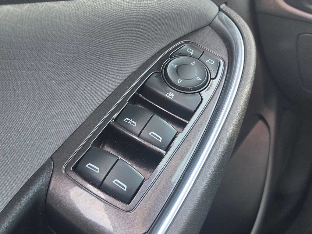Used 2017 Chevrolet Malibu LT FWD image 19
