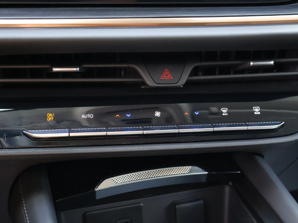Used 2025 Buick Envision Avenir AWD/4WD image 37