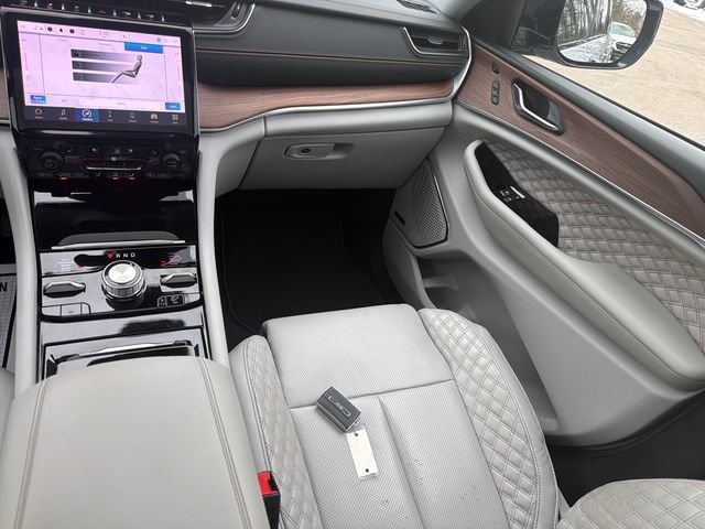 Used 2023 Jeep Grand Cherokee Summit AWD/4WD image 22