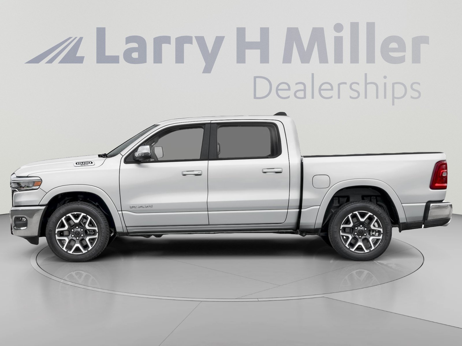 New 2027 RAM 1500 Laramie AWD/4WD image 3