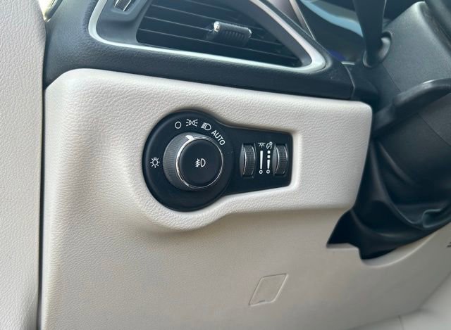 Used 2020 Chrysler Pacifica Touring-L Plus FWD image 26