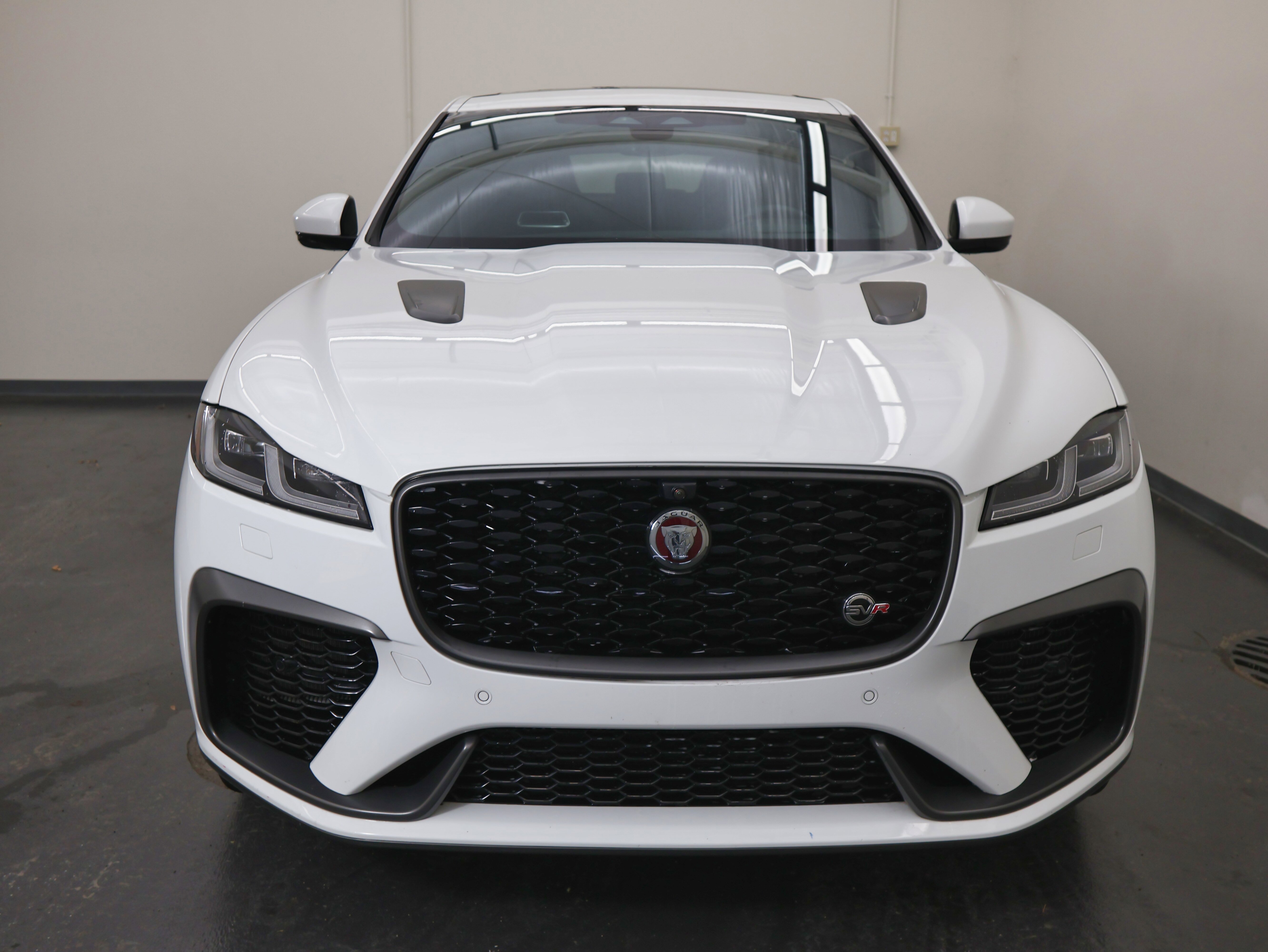 Used 2021 Jaguar F-PACE SVR image 8