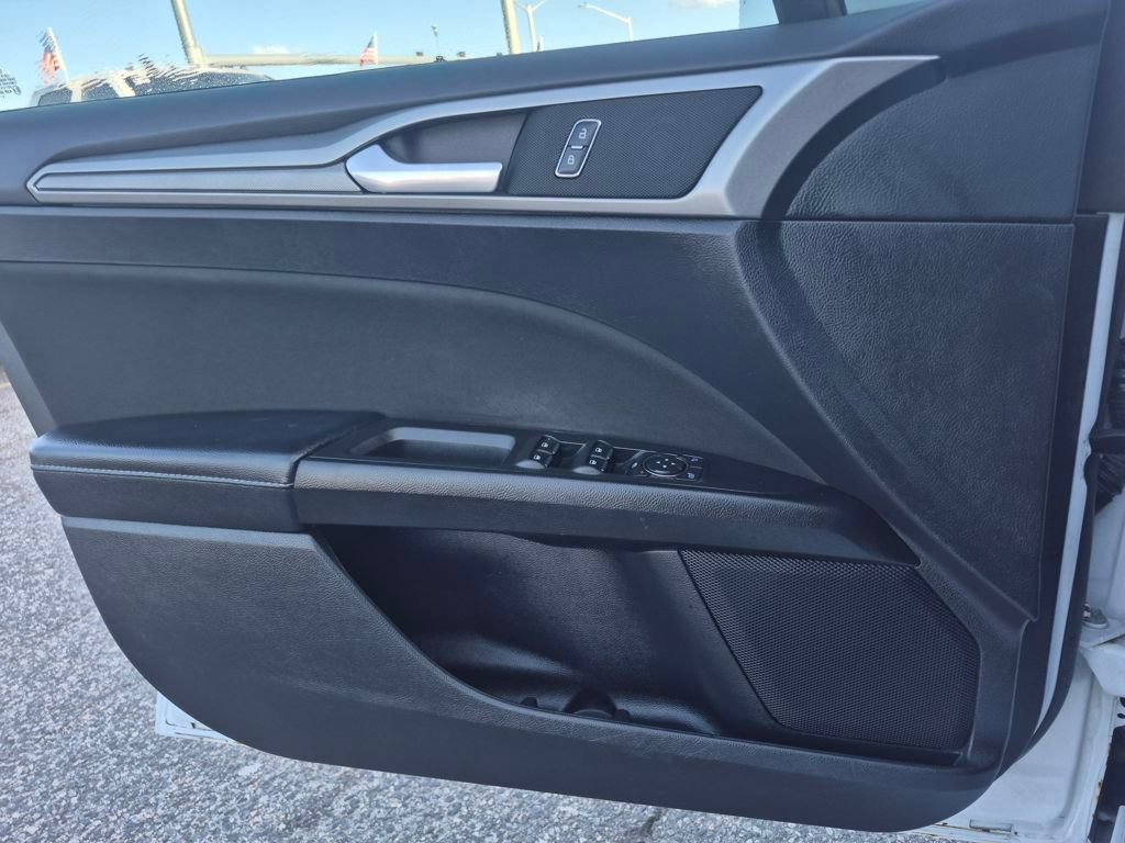 Used 2020 Ford Fusion SE image 14