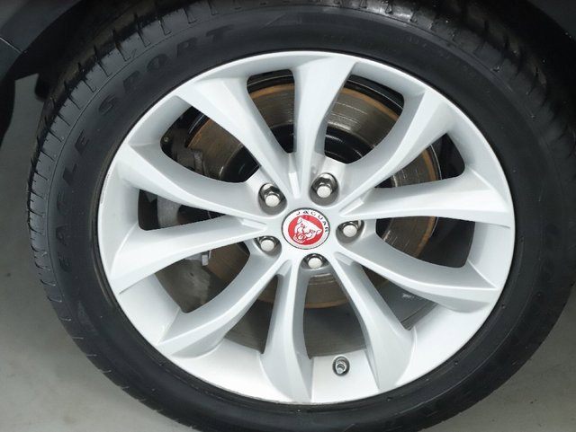 Used 2018 Jaguar XF Premium image 40