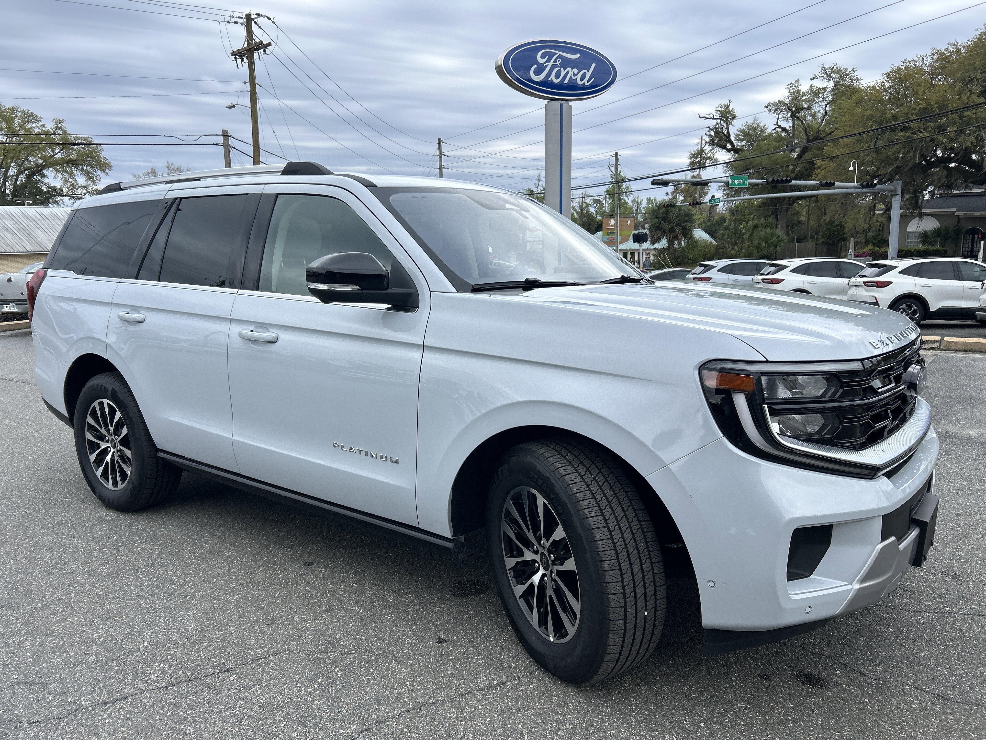 Certified 2025 Ford Expedition Platinum image 1