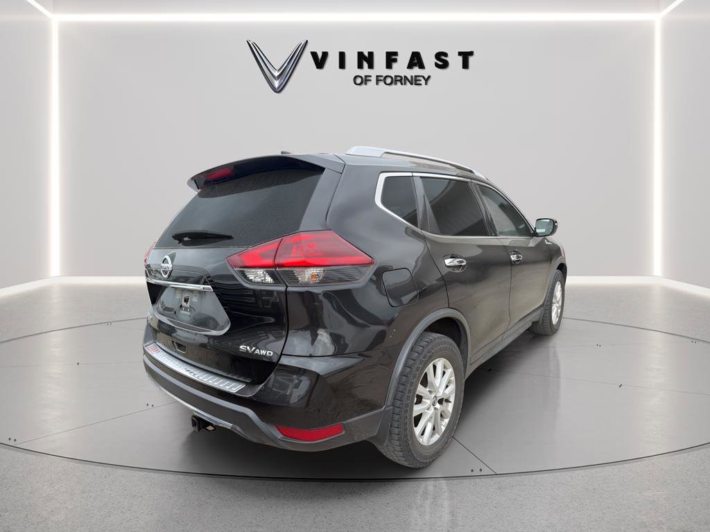 Used 2018 Nissan Rogue SV image 2