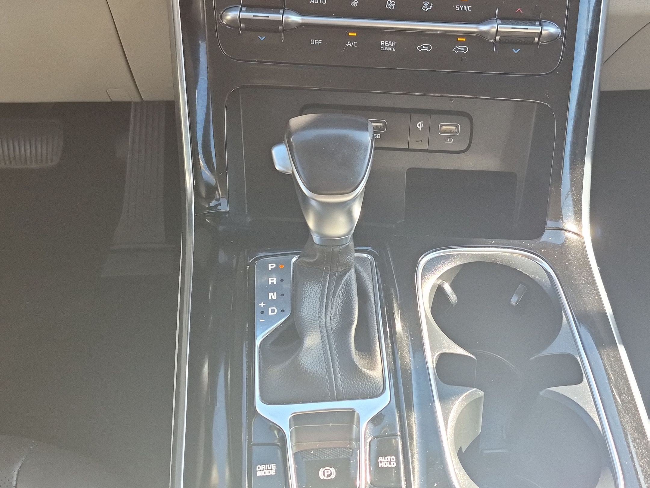 Used 2024 Kia Carnival EX FWD image 25
